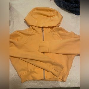 Lululemon cropped Scuba